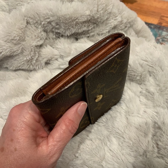 Louis Vuitton Monogram Medium Sized Elise Trifold Wallet - Picture 4 of 16